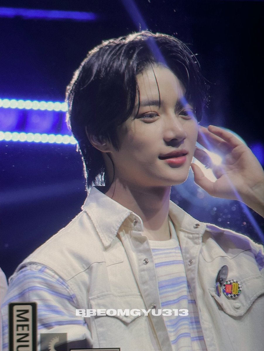 beomiedeul's tweet photo. he’s so beautiful i can’t take my eyes off him https://t.co/pLLR08Mtz2