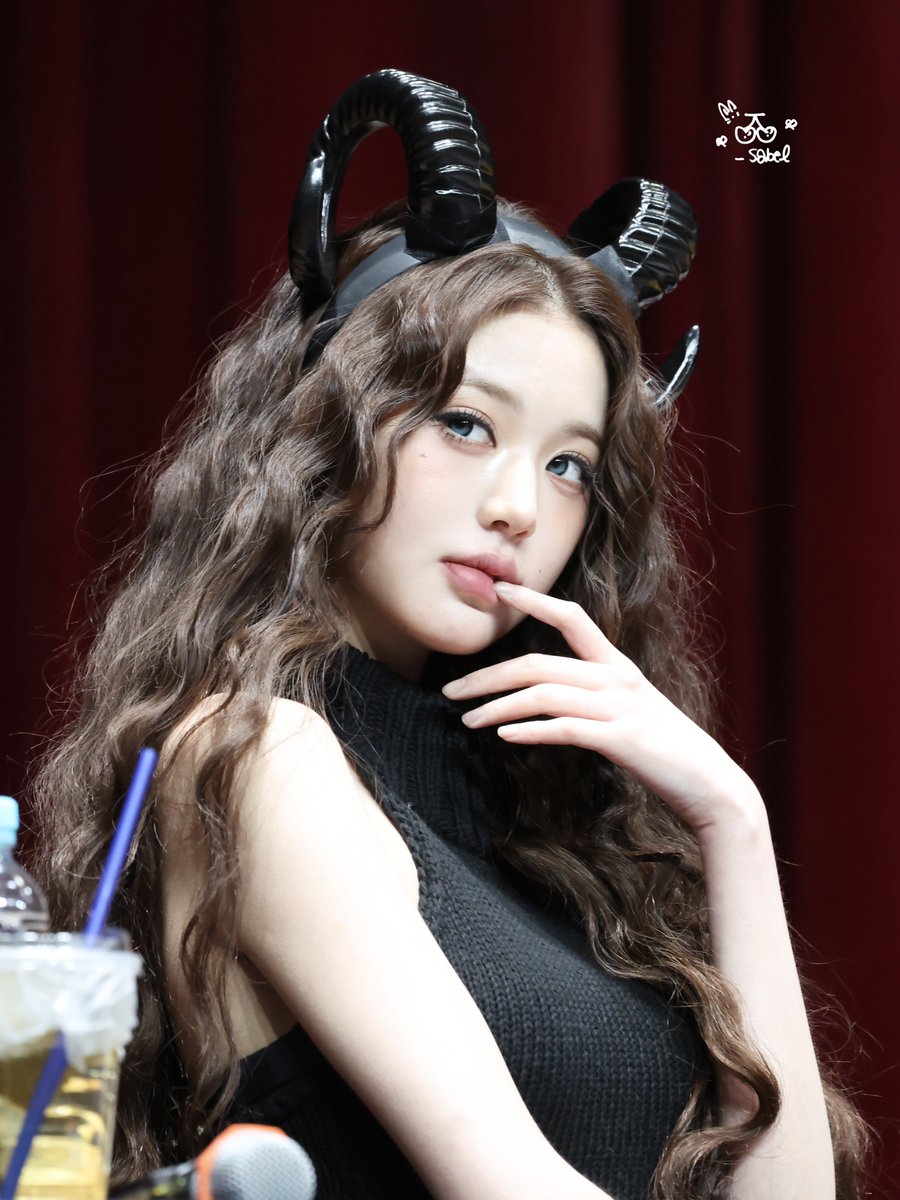 wy_sabel's tweet photo. 250308 🖤🖤🖤
#아이브 #IVE #장원영 #JANGWONYOUNG #원영 #WONYOUNG #ウォニョン https://t.co/yiysieFjut