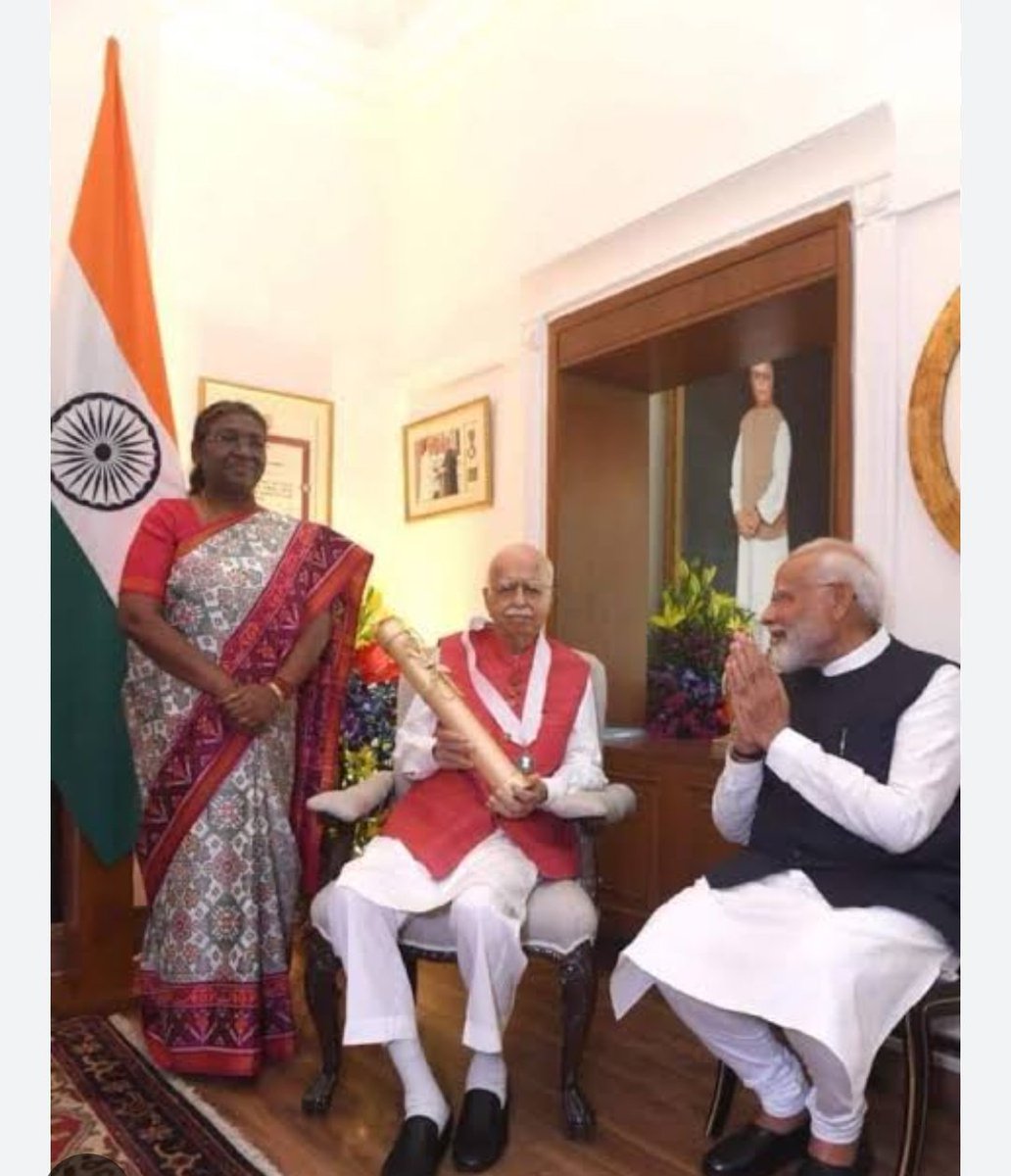 महामहिम राष्ट्रपति जी, कुछ सवाल हैँ आपसे.

1-  आपको नई संसद भवन के उद्धघाटन में नहीं बुलाया गया, आप कुछ नहीं बोले 

2- आपको राम मंदिर के समारोह में नहीं बुलाया गया, आप कुछ नहीं बोले 

3-  मणिपुर में देश की बेटिओं को नग्न घुमाया गया, आप कुछ नहीं बोले 

4- उन्नाव रेप पीड़िता के