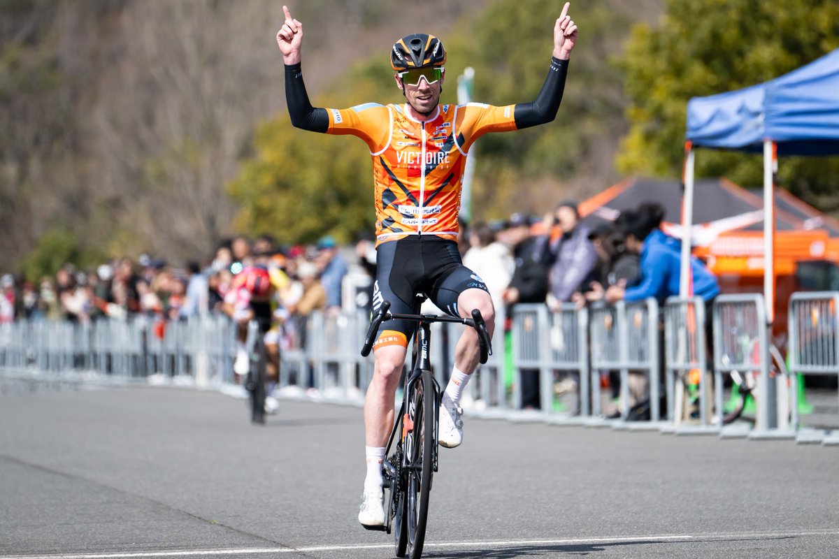 H_Nishimura1994's tweet photo. 西日本チャレンジサイクルロードレース

🥇A-Eクラス
ルーク・バーンズ 優勝！
来日初優勝を達成しました！
レース前に体調を崩しながらも、見事なパフォーマンスを発揮。異国の地で日本の文化を受け入れ、新しい環境に順応しようとする姿勢には本当に感心しています✨ https://t.co/1Cz8LBHUmG
