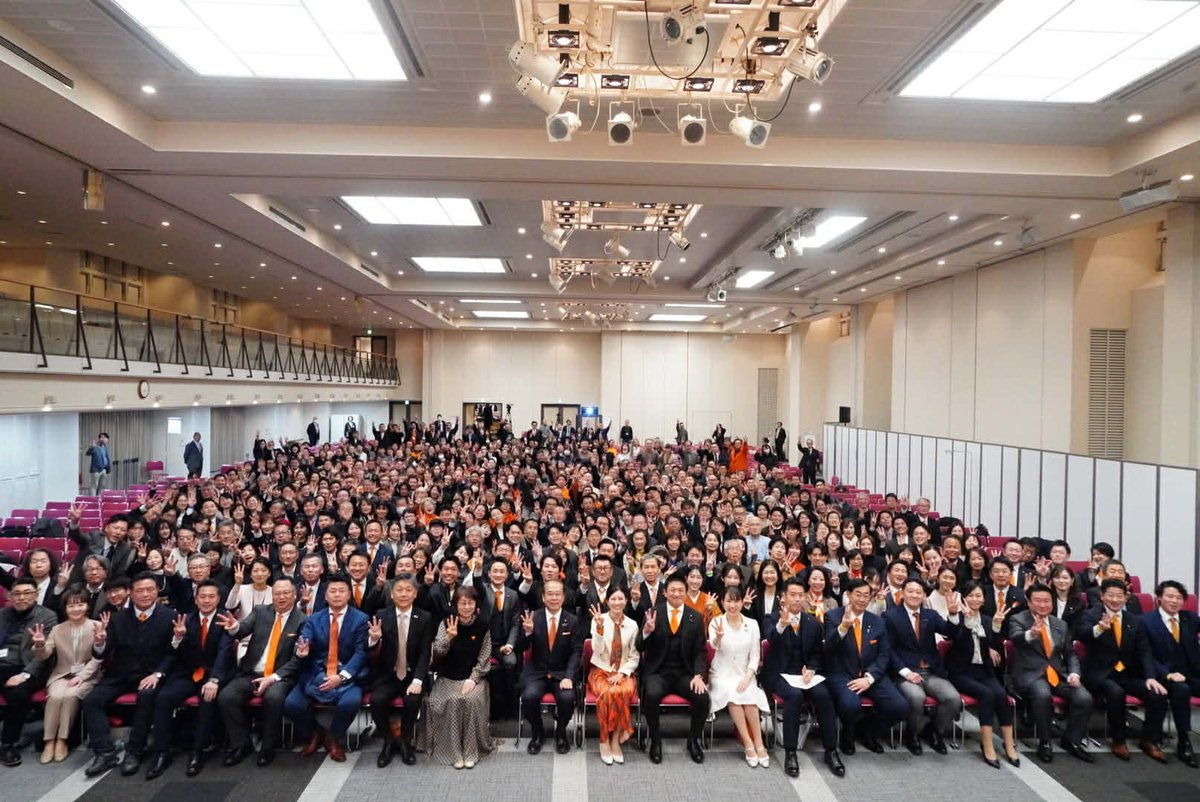 yano_keita's tweet photo. 本日は参政党の党大会でした🇯🇵
来年の活動目標・予算も無事に可決。

第二部では、新たに加わった15名の国会議員を迎えての演説大会が行われました。

毎年出席していますが、年々ステージが変わっていくのを感じます。
昨日のフェスとはまた違った、心地よい緊張感と希望が入り混じった空気でした。

ここからまた、新しい一年が始まります！

来年度も参政党をどうぞよろしくお願いします‼️