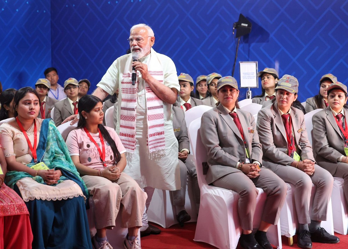 Narendra Modi tweet media