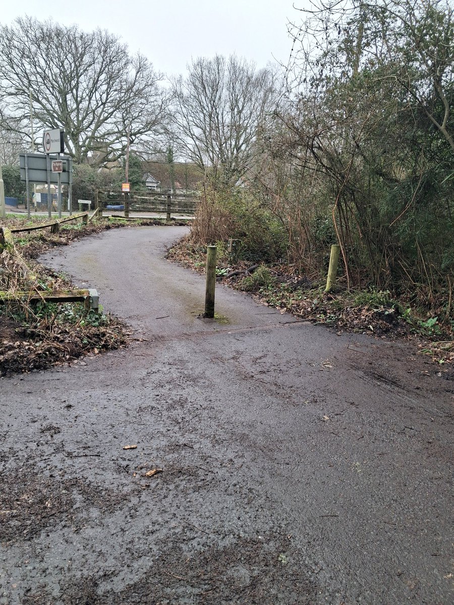 jcmp72's tweet photo. Thank you very much #Marchwood Parish Council for clearing this path between Twiggs Ln and the A326. It is very pleasant now walking / cycling on it. https://t.co/8zeprsEU7Q