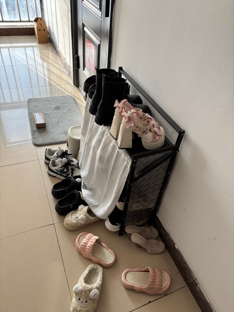 扫楼刚准备走楼下遇到一个极品决定跟扫一下没想到有意外收获鞋子里好多祙子应该是个夜场女