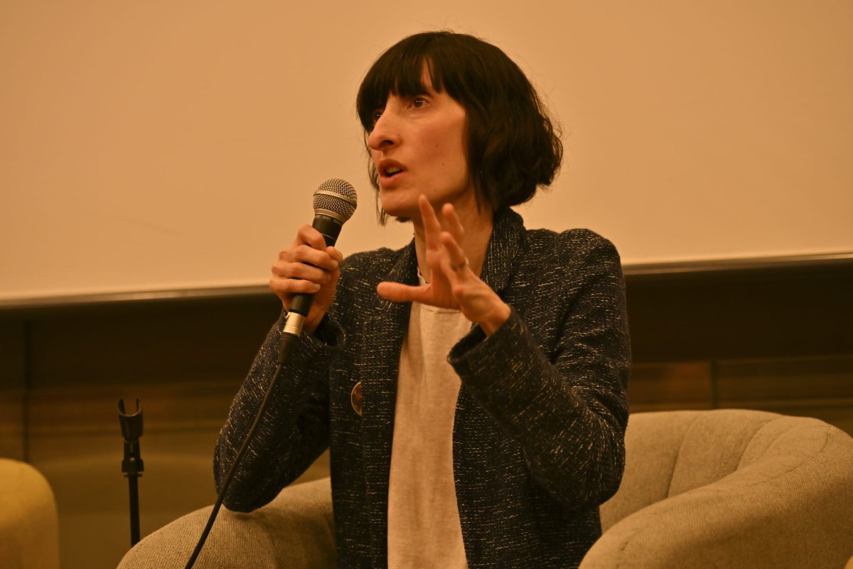 MariaSalvadoF's tweet photo. He tingut el plaer de participar a la taula rodona “De l’aula a la professió: dones treballadores de la salut i la ciència” a @labisbalemporda amb Laura Llobet i la Dra. Roser Torra @FPuigvert 
@vallhebron
@VHIR_
#8M #DonesICiència #VocacionsSTEM 👇 https://t.co/7uF8oLvfFX