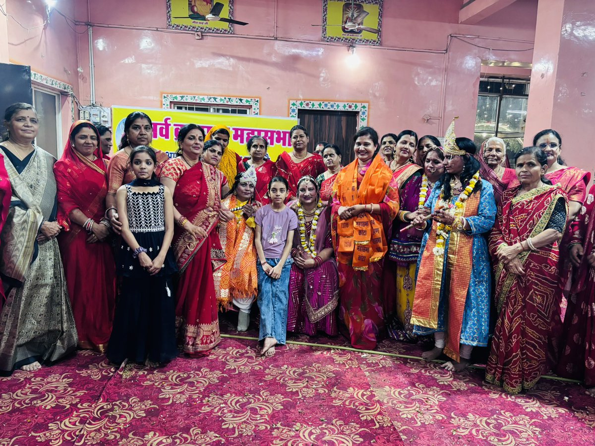 ShaliniG4791's tweet photo. गोदावरी रामधाम में सर्वब्राह्मण महासभा द्वारा आयोजित फागोत्सव कार्यक्रम में मुख्य अतिथि के रूप में शामिल हुई ।। आयोजन समिति और कौशल जी गौतम का हार्दिक आभार ।।
#kota #kotasouth #shalinigautam #fagotsav https://t.co/NX2r8q9WAs