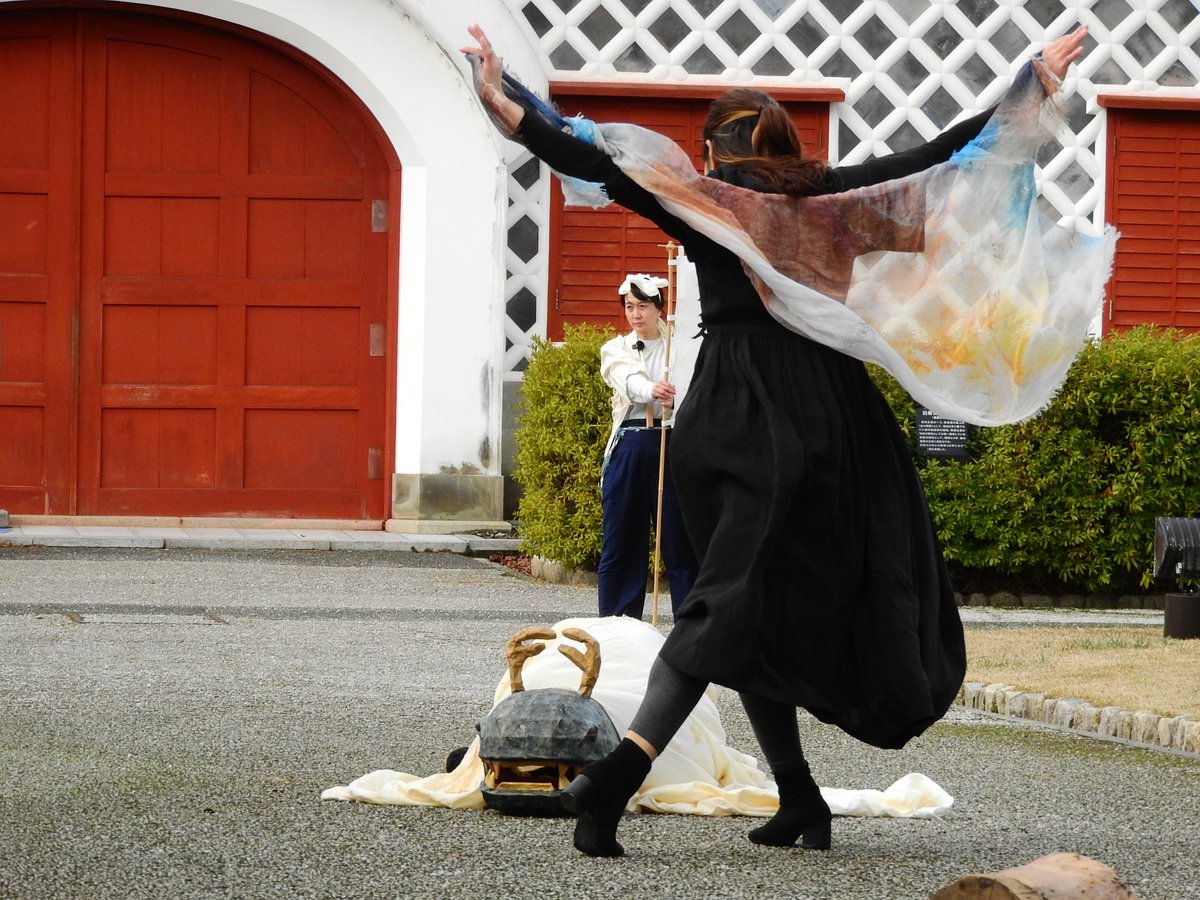 2026.03.07
下町開催の「解纜祭」オープニング＠みなとぴあ

関係者によるテープカットに続いて「ガタカミ神楽」。

舞には池ヶ谷さんも参加されていました。

池ヶ谷さんは今回の「解纜祭」のメイン会場の１つである「文化座本町Sono」併設のStudio奏蔵舎の主宰もされていますね。