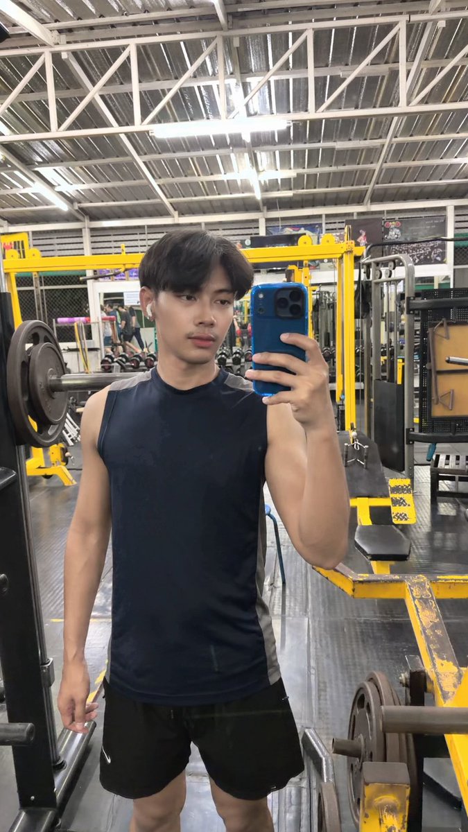 N O B I . T O E Y tweet media