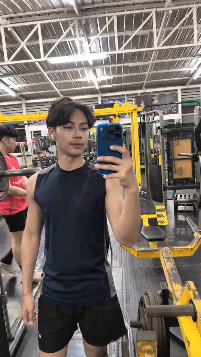 N O B I . T O E Y tweet media