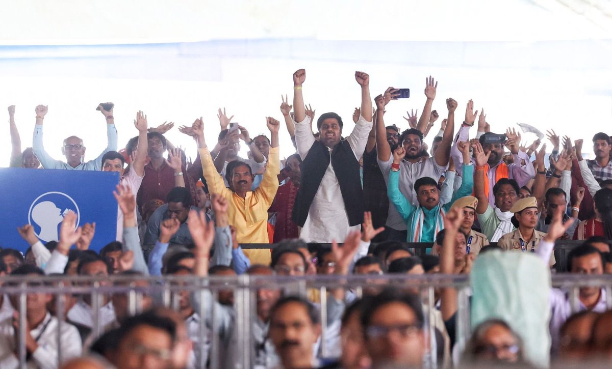 Narendra Modi tweet media