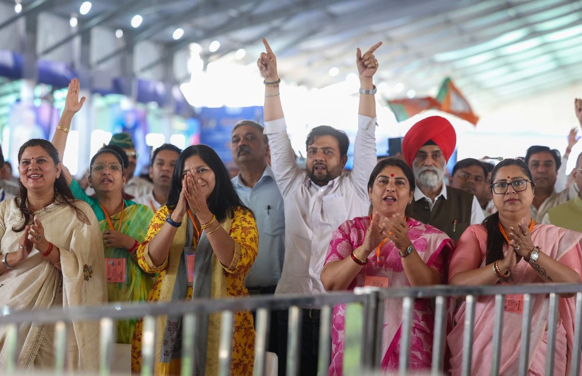 Narendra Modi tweet media