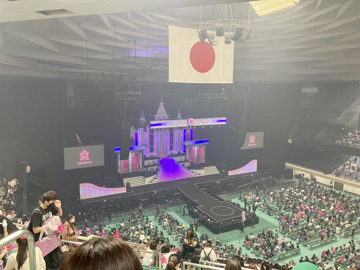 chankae81194's tweet photo. 人生で初めてのLIVEがちゃんみなの武道館だった
この時はまだ中1で、コロナ禍だったから声出しもできなくて。2階席だったけど、本当の意味で命をかけてステージに立ってるのがひしひしと伝わってきて号泣。
今は高校3年生でもう専門学生になるよ、いつもそばにいてくれてありがとう@chanmina1014 https://t.co/j7rZW3AWfd