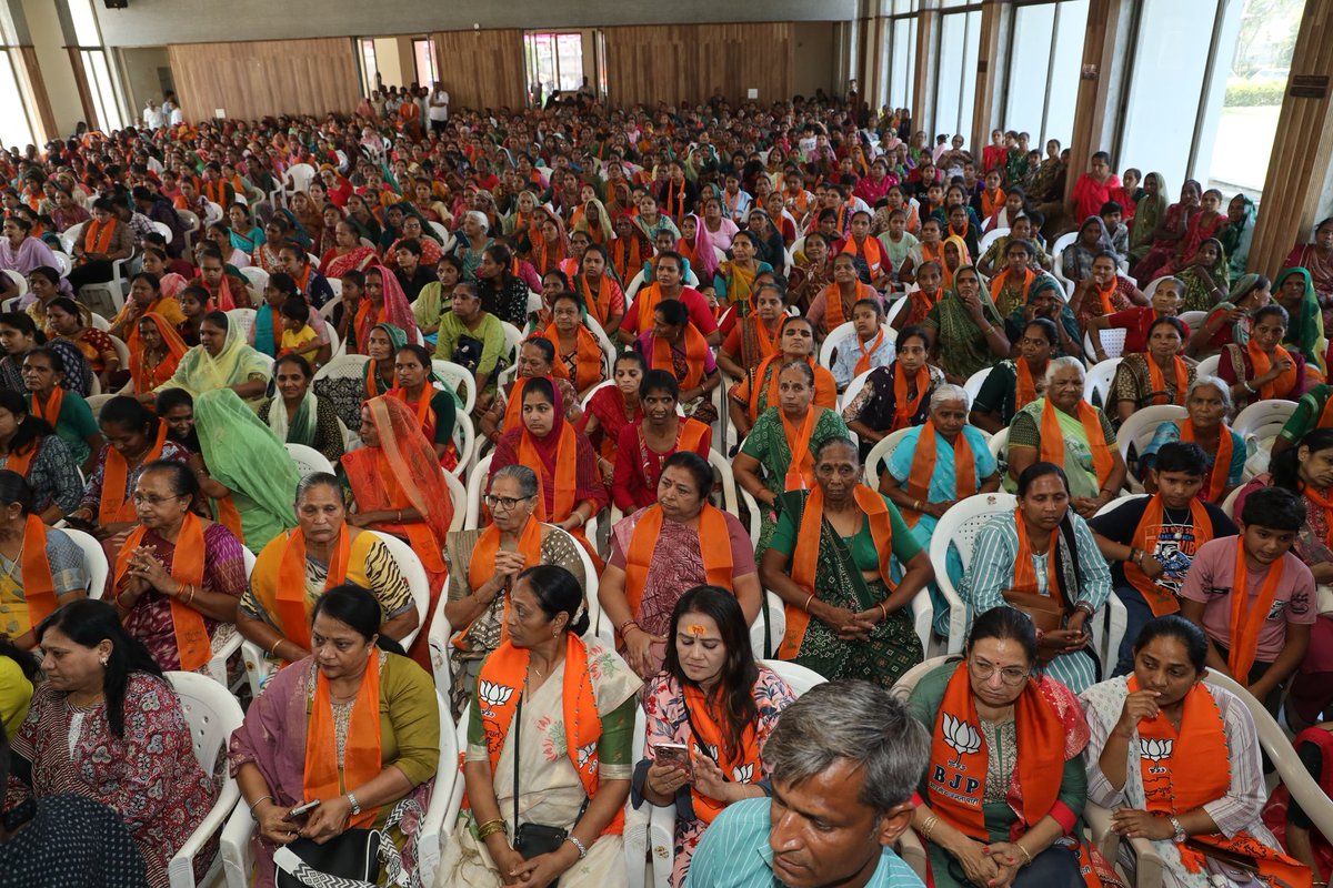Hitendrasinhbjp's tweet photo. આંતરરાષ્ટ્રીય મહિલા દિવસ નિમિત્તે માનનીય પ્રદેશ ભાજપ અધ્યક્ષ શ્રી @iJagdishBJP સાહેબની અધ્યક્ષતામાં પ્રદેશ ભાજપ મહિલા મોરચા દ્વારા ડાકોર ખાતે આયોજિત ભવ્ય 'મહિલા સંમેલન'માં હાજરી આપી. https://t.co/bJPe1uc1wb