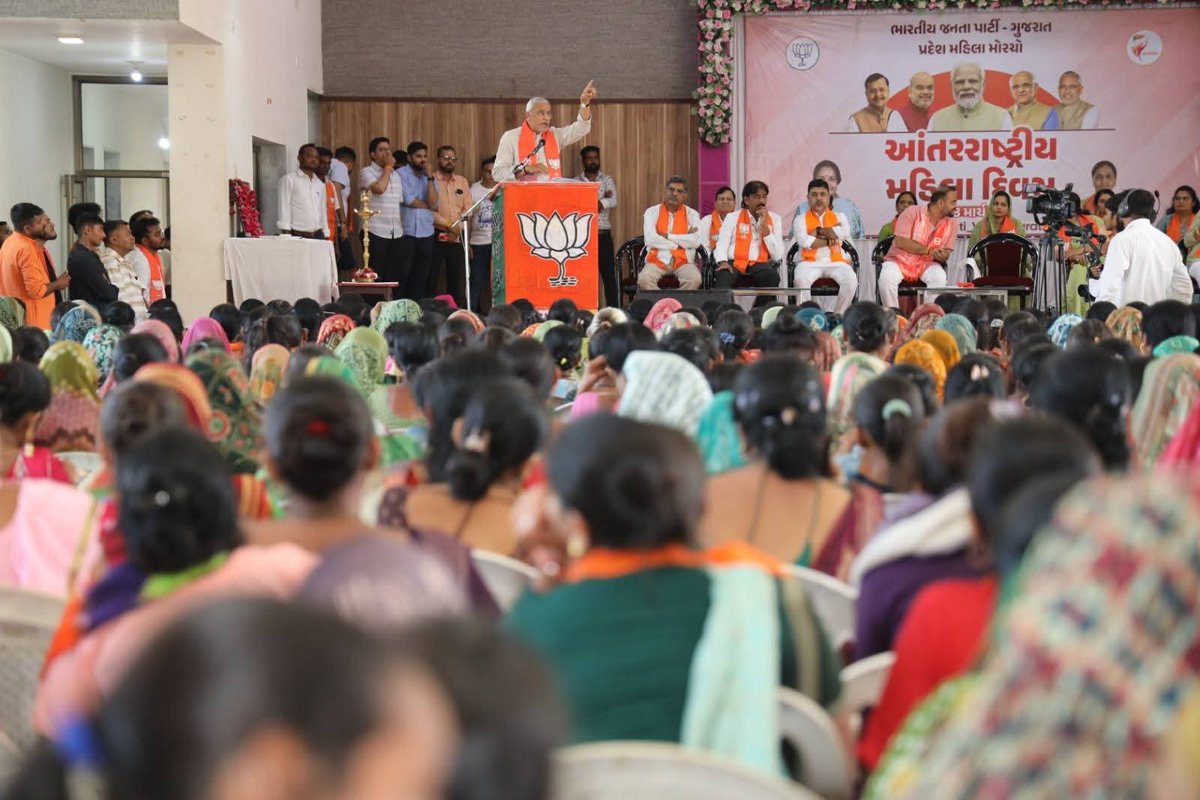 Hitendrasinhbjp's tweet photo. આંતરરાષ્ટ્રીય મહિલા દિવસ નિમિત્તે માનનીય પ્રદેશ ભાજપ અધ્યક્ષ શ્રી @iJagdishBJP સાહેબની અધ્યક્ષતામાં પ્રદેશ ભાજપ મહિલા મોરચા દ્વારા ડાકોર ખાતે આયોજિત ભવ્ય 'મહિલા સંમેલન'માં હાજરી આપી. https://t.co/bJPe1uc1wb
