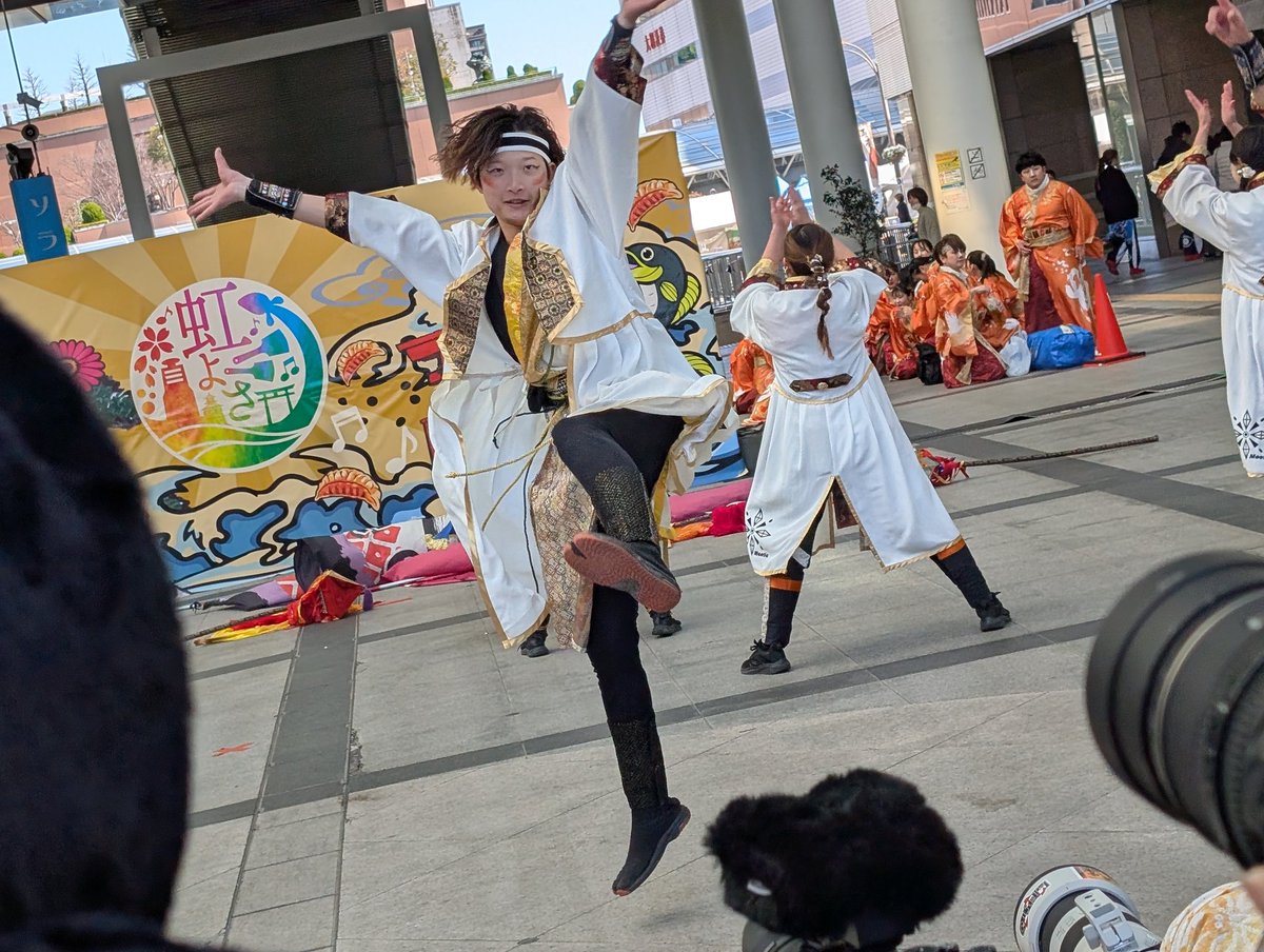 snowskyski's tweet photo. 26年初踊り！
その中でMeetiαさんの総踊り曲でご一緒したり、常笑さんのレクチャだったのかな？見てたら呼んでもらえて楽しんだりと、好きなチームと触れ合えたのがほんとに嬉しかった🤗
何より常笑さんの前での演舞がほとんどだったので、笑顔と前向く！意識できたかな😆
ありがとー！
#Meetiα
#常笑 https://t.co/zoepoF71kv