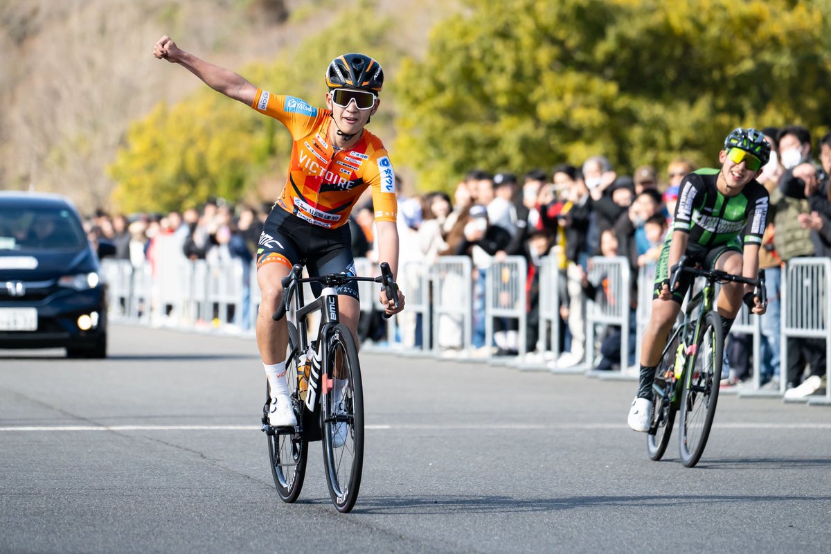 H_Nishimura1994's tweet photo. 西日本チャレンジサイクルロードレース

🥇A-Jクラス
中村春太 優勝！
高いモチベーションをそのまま結果に結びつけた見事な勝利。会場で喜ぶご両親の姿に、どこか自分の昔を思い出すような温かい気持ちにもなりました😊 https://t.co/Gv09nOBQSV