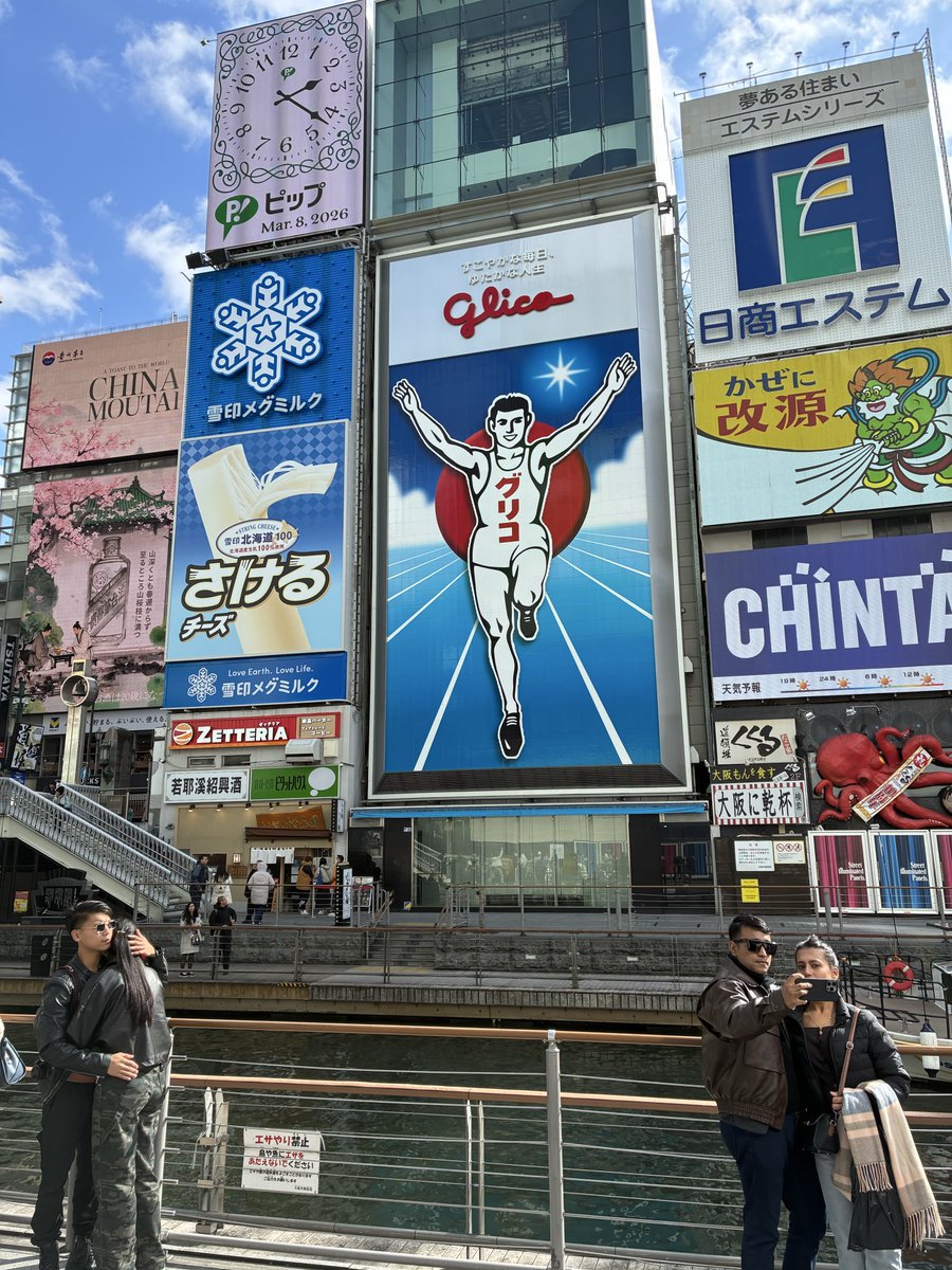 a_nihon's tweet photo. 娘の推しのポップアップストアが明日まで、ということと、大阪市内に行ったことがなかったということもあり、一緒に大阪大丸→道頓堀→日本橋と大阪巡り。大阪らしいものは何一つ食べてません。 https://t.co/NQE4RMyKR9