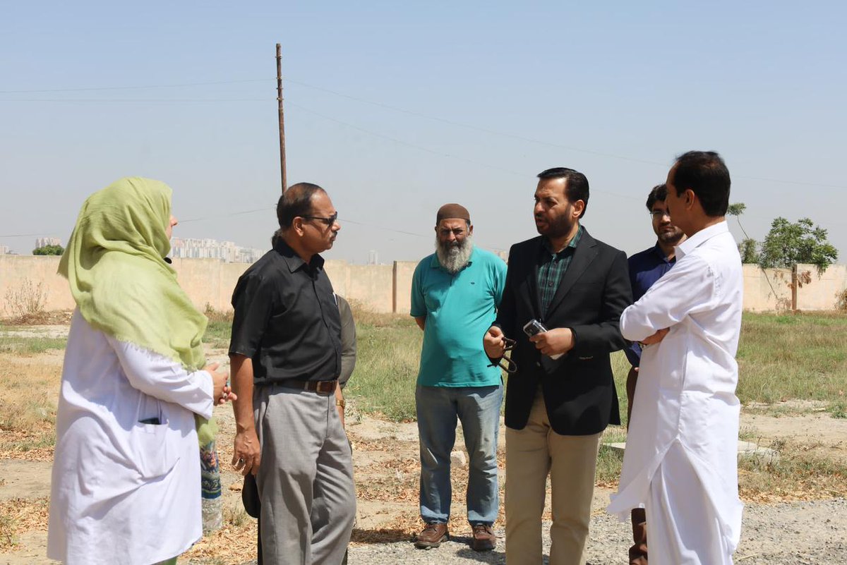 KamalMQM's tweet photo. وفاقی وزیر صحت سید مصطفیٰ کمال نے ایئرپورٹ کراچی میں واقع نیو آئیسولیشن ہسپتال (قرنطینہ بلاک) کا دورہ کیا۔ انہوں نے آئیسولیشن وارڈ کی سروسز کی کارکردگی کا جائزہ لیا اور عوام کو بہتر طبی سہولیات فراہم کرنے کے عزم کا اعادہ کیا۔

#MustafaKamal #HealthMinister #HealthServices #HealthcareLeadership #PublicHealth #Pakistan

@WHO @UNISEF @Gavi @GatesFoundation @GovtOfPakistan