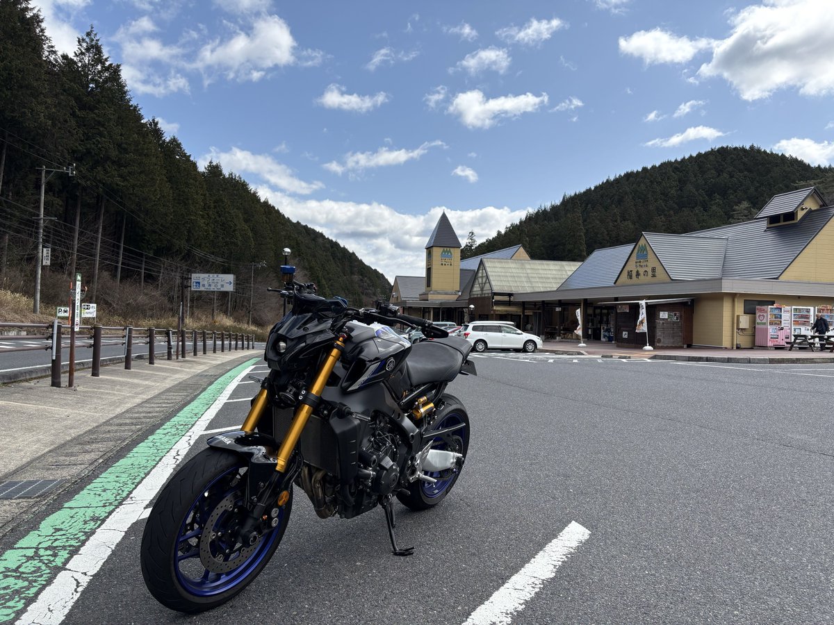 mnst8889's tweet photo. ホームコースを一周サクッと🏍️💨💨
桜もいい感じ🌸 https://t.co/ZfKT0SB2qr