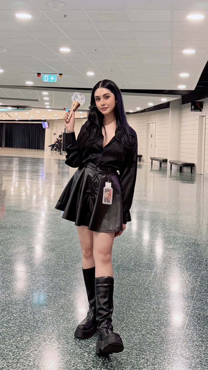 katt; 🦋 tweet media