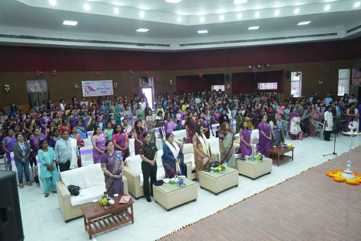 CCLRanchi's tweet photo. 𝐆𝐈𝐕𝐄 𝐓𝐎 𝐆𝐀𝐈𝐍 के संदेश के साथ सीसीएल में अंतरराष्ट्रीय महिला दिवस का प्रेरणादायी आयोजन

अंतरराष्ट्रीय महिला दिवस के अवसर पर सेंट्रल कोलफील्ड्स लिमिटेड (सीसीएल) के जवाहरनगर क्लब, रांची में “Give to Gain” थीम पर एक भव्य और प्रेरणादायी कार्यक्रम का आयोजन किया गया।सीसीएल परिवार से कार्यक्रम में श्रीमती रीता तिवारी एवं श्रीमती नीरू हिंजुला की दमदार उपस्थिति रही। कार्यक्रम की शुरुआत BMI एवं बोन डेंसिटी टेस्ट के उद्घाटन के साथ हुई, जिसका आयोजन WIPS के तत्वावधान में गांधीनगर अस्पताल, सीसीएल रांची द्वारा किया गया। इस दौरान आयोजित रंगोली प्रतियोगिता में बहुत सारे प्रतिभागियों ने भाग लिया जिनका अतिथियों द्वारा अवलोकन एवं मूल्यांकन किया गया। उक्त प्रतियोगिता के विजेताओं को श्रीमती रीता तिवारी एवं श्रीमती नीरू हिंजुला द्वारा पुरस्कृत किया गया।

मुख्य कार्यक्रम का शुभारंभ दीप प्रज्वलन और सुश्री अल्पना अदिति की गणेश वंदना के साथ हुआ। WIPS CCL की समन्वयक सुश्री बीवा उरांव, महाप्रंधक प्रणाली, सीसीएल ने सभी अतिथियों का स्वागत किया, जबकि श्रीमती कविता गुप्ता, महाप्रंधक एचआर, सीसीएल ने भारत सरकार के माननीय केंद्रीय कोयला एवं ख़ान मंत्री का अंतर्राष्ट्रीय महिला दिवस के अवसर पर भेजा गया प्रेरक संदेश पढ़कर सभी को सुनाया। WIPS CCL की अध्यक्षा एवं जीएम (ईएंडएम) श्रीमती सुचंद्रा सिन्हा ने कार्यक्रम की रूपरेखा प्रस्तुत करते हुए भविष्य में WIPS की कार्ययोजनाओं को सभी से साझा किया।

अवसर विशेष पर सीसी एंड पीआर विभाग के द्वारा बनाई गई एक विशेष लघु फ़िल्म “हमारी बिंदा” का अवलोकन किया गया, जिसमे सुश्री बिंदा कुमारी, प्यून, सीसीएल द्वारा अपने पिता की मृत्यु के पश्चात जिस तरह उन्होंने अपने तीन बहनों एवं भाई का लालन पोषण, पढ़ाई एवं उनकी शादी करा कर ना सिर्फ सभी के घरों को बसाया, बल्कि सीसीएल के बी एंड के क्षेत्र एवं सीएसआर विभाग, HQ अपनी कर्तव्यनिष्ठा एवं समर्पण से कुशल कोल योद्धा का रोल भी निभाया। फ़िल्म में उनके द्वारा उनके ग्राम मनातू में निर्मित मंदिर के सामाजिक पहलू को भी उजागर किया गया जिसे सभी लोगो द्वारा सुश्री बिंदा की उपस्थिति में तालियों की गड़गड़ाहट के बीच सराहा गया।

इस अवसर पर विभिन्न क्षेत्रों की प्रतिष्ठित महिलाओं : प्रो. रश्मि वर्मा, मास कॉम विभाग, सेंट्रल यूनिवर्सिटी, झारखंड, लेफ्टिनेंट कर्नल दुर्गावती, श्रीमती मोनिका गुंजन आर्या, जर्नो एक्टिविस्ट व संस्थापक पालो ना और श्रीमती जयश्री देवी इंदवार,स्तंभ ट्रस्ट की अध्यक्षा व सोहराई पेंटिंग आर्टिस्ट ने अपने प्रेरक विचार साझा किए और सीसीएल की महिला कार्यबल को राष्ट्र निर्माण एवं ऊर्जा सुरक्षा में उनके महत्वपूर्ण योगदान के लिए प्रोत्साहित किया। सभी वक्ताओं को इस अवसर पर सम्मानित भी किया गया।

कार्यक्रम में आयोजित रंगारंग सांस्कृतिक प्रस्तुतियों ने समां बांध दिया। इनमें मनमोहक आदिवासी/स्वागत नृत्य, सुचित्रा मुखर्जी, सुचंद्रा सिन्हा एवं श्वेता शालिनी हांसदा द्वारा सुमधुर गीत, पूजा प्रसाद का वाद्य यंत्र वादन, पिंकी, उमंग सिंह, मीनाक्षी, प्रेमलता, डॉ. सांवली और सुरभि भगत की आकर्षक नृत्य प्रस्तुतियां शामिल रहीं। इस विशेष अवसर पर कंपनी की उत्कृष्ट प्रदर्शन करने वाली महिला अचीवर्स को सम्मानित किया गया। कार्यक्रम का समापन श्रीमती कविता गुप्ता (जीएम, एचआर/एनईई) के धन्यवाद ज्ञापन और सभी प्रतिभागियों के उत्साहपूर्ण ओपन डांस के साथ हुआ।

सीसीएल अपनी नारी शक्ति के साहस, समर्पण और नेतृत्व को सलाम करता है, जो हर दिन प्रगति और ऊर्जा की नई मिसाल कायम कर रही हैं एवं ऊर्जा जरूरतों को सुनिश्चित करते हुए राष्ट्र निर्माण में कदम बढ़ा रही है।

#CCL #AmazingCCL #InternationalWomensDay #WomenPower #CCLForWomenEmpowerment #WIPS #FuellingSustainableGrowth 

@kishanreddybjp @satishdubeyy @CoalMinistry @CoalIndiaHQ @MinistryWCD
