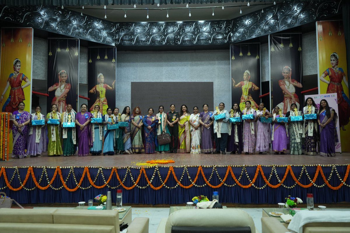 CCLRanchi's tweet photo. 𝐆𝐈𝐕𝐄 𝐓𝐎 𝐆𝐀𝐈𝐍 के संदेश के साथ सीसीएल में अंतरराष्ट्रीय महिला दिवस का प्रेरणादायी आयोजन

अंतरराष्ट्रीय महिला दिवस के अवसर पर सेंट्रल कोलफील्ड्स लिमिटेड (सीसीएल) के जवाहरनगर क्लब, रांची में “Give to Gain” थीम पर एक भव्य और प्रेरणादायी कार्यक्रम का आयोजन किया गया।सीसीएल परिवार से कार्यक्रम में श्रीमती रीता तिवारी एवं श्रीमती नीरू हिंजुला की दमदार उपस्थिति रही। कार्यक्रम की शुरुआत BMI एवं बोन डेंसिटी टेस्ट के उद्घाटन के साथ हुई, जिसका आयोजन WIPS के तत्वावधान में गांधीनगर अस्पताल, सीसीएल रांची द्वारा किया गया। इस दौरान आयोजित रंगोली प्रतियोगिता में बहुत सारे प्रतिभागियों ने भाग लिया जिनका अतिथियों द्वारा अवलोकन एवं मूल्यांकन किया गया। उक्त प्रतियोगिता के विजेताओं को श्रीमती रीता तिवारी एवं श्रीमती नीरू हिंजुला द्वारा पुरस्कृत किया गया।

मुख्य कार्यक्रम का शुभारंभ दीप प्रज्वलन और सुश्री अल्पना अदिति की गणेश वंदना के साथ हुआ। WIPS CCL की समन्वयक सुश्री बीवा उरांव, महाप्रंधक प्रणाली, सीसीएल ने सभी अतिथियों का स्वागत किया, जबकि श्रीमती कविता गुप्ता, महाप्रंधक एचआर, सीसीएल ने भारत सरकार के माननीय केंद्रीय कोयला एवं ख़ान मंत्री का अंतर्राष्ट्रीय महिला दिवस के अवसर पर भेजा गया प्रेरक संदेश पढ़कर सभी को सुनाया। WIPS CCL की अध्यक्षा एवं जीएम (ईएंडएम) श्रीमती सुचंद्रा सिन्हा ने कार्यक्रम की रूपरेखा प्रस्तुत करते हुए भविष्य में WIPS की कार्ययोजनाओं को सभी से साझा किया।

अवसर विशेष पर सीसी एंड पीआर विभाग के द्वारा बनाई गई एक विशेष लघु फ़िल्म “हमारी बिंदा” का अवलोकन किया गया, जिसमे सुश्री बिंदा कुमारी, प्यून, सीसीएल द्वारा अपने पिता की मृत्यु के पश्चात जिस तरह उन्होंने अपने तीन बहनों एवं भाई का लालन पोषण, पढ़ाई एवं उनकी शादी करा कर ना सिर्फ सभी के घरों को बसाया, बल्कि सीसीएल के बी एंड के क्षेत्र एवं सीएसआर विभाग, HQ अपनी कर्तव्यनिष्ठा एवं समर्पण से कुशल कोल योद्धा का रोल भी निभाया। फ़िल्म में उनके द्वारा उनके ग्राम मनातू में निर्मित मंदिर के सामाजिक पहलू को भी उजागर किया गया जिसे सभी लोगो द्वारा सुश्री बिंदा की उपस्थिति में तालियों की गड़गड़ाहट के बीच सराहा गया।

इस अवसर पर विभिन्न क्षेत्रों की प्रतिष्ठित महिलाओं : प्रो. रश्मि वर्मा, मास कॉम विभाग, सेंट्रल यूनिवर्सिटी, झारखंड, लेफ्टिनेंट कर्नल दुर्गावती, श्रीमती मोनिका गुंजन आर्या, जर्नो एक्टिविस्ट व संस्थापक पालो ना और श्रीमती जयश्री देवी इंदवार,स्तंभ ट्रस्ट की अध्यक्षा व सोहराई पेंटिंग आर्टिस्ट ने अपने प्रेरक विचार साझा किए और सीसीएल की महिला कार्यबल को राष्ट्र निर्माण एवं ऊर्जा सुरक्षा में उनके महत्वपूर्ण योगदान के लिए प्रोत्साहित किया। सभी वक्ताओं को इस अवसर पर सम्मानित भी किया गया।

कार्यक्रम में आयोजित रंगारंग सांस्कृतिक प्रस्तुतियों ने समां बांध दिया। इनमें मनमोहक आदिवासी/स्वागत नृत्य, सुचित्रा मुखर्जी, सुचंद्रा सिन्हा एवं श्वेता शालिनी हांसदा द्वारा सुमधुर गीत, पूजा प्रसाद का वाद्य यंत्र वादन, पिंकी, उमंग सिंह, मीनाक्षी, प्रेमलता, डॉ. सांवली और सुरभि भगत की आकर्षक नृत्य प्रस्तुतियां शामिल रहीं। इस विशेष अवसर पर कंपनी की उत्कृष्ट प्रदर्शन करने वाली महिला अचीवर्स को सम्मानित किया गया। कार्यक्रम का समापन श्रीमती कविता गुप्ता (जीएम, एचआर/एनईई) के धन्यवाद ज्ञापन और सभी प्रतिभागियों के उत्साहपूर्ण ओपन डांस के साथ हुआ।

सीसीएल अपनी नारी शक्ति के साहस, समर्पण और नेतृत्व को सलाम करता है, जो हर दिन प्रगति और ऊर्जा की नई मिसाल कायम कर रही हैं एवं ऊर्जा जरूरतों को सुनिश्चित करते हुए राष्ट्र निर्माण में कदम बढ़ा रही है।

#CCL #AmazingCCL #InternationalWomensDay #WomenPower #CCLForWomenEmpowerment #WIPS #FuellingSustainableGrowth 

@kishanreddybjp @satishdubeyy @CoalMinistry @CoalIndiaHQ @MinistryWCD
