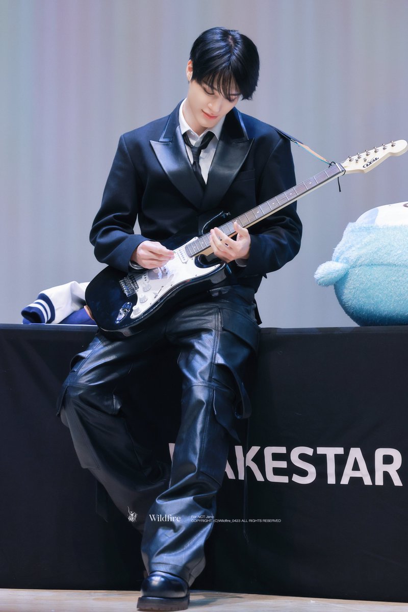 𝐖𝐢𝐥𝐝𝐟𝐢𝐫𝐞. tweet media