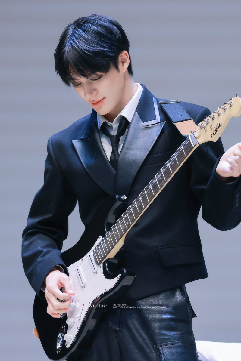 𝐖𝐢𝐥𝐝𝐟𝐢𝐫𝐞. tweet media