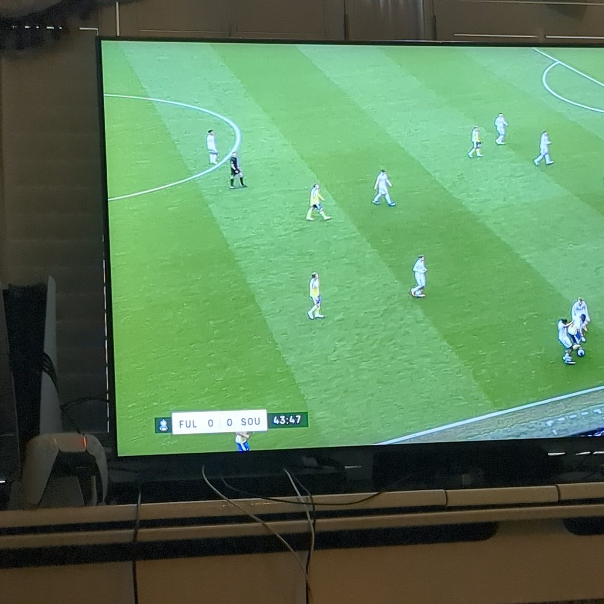 soccerman1331's tweet photo. Fix up with this boring as hell football. Why are we so godam flat. #FulhamFC https://t.co/h8d6451Ih5