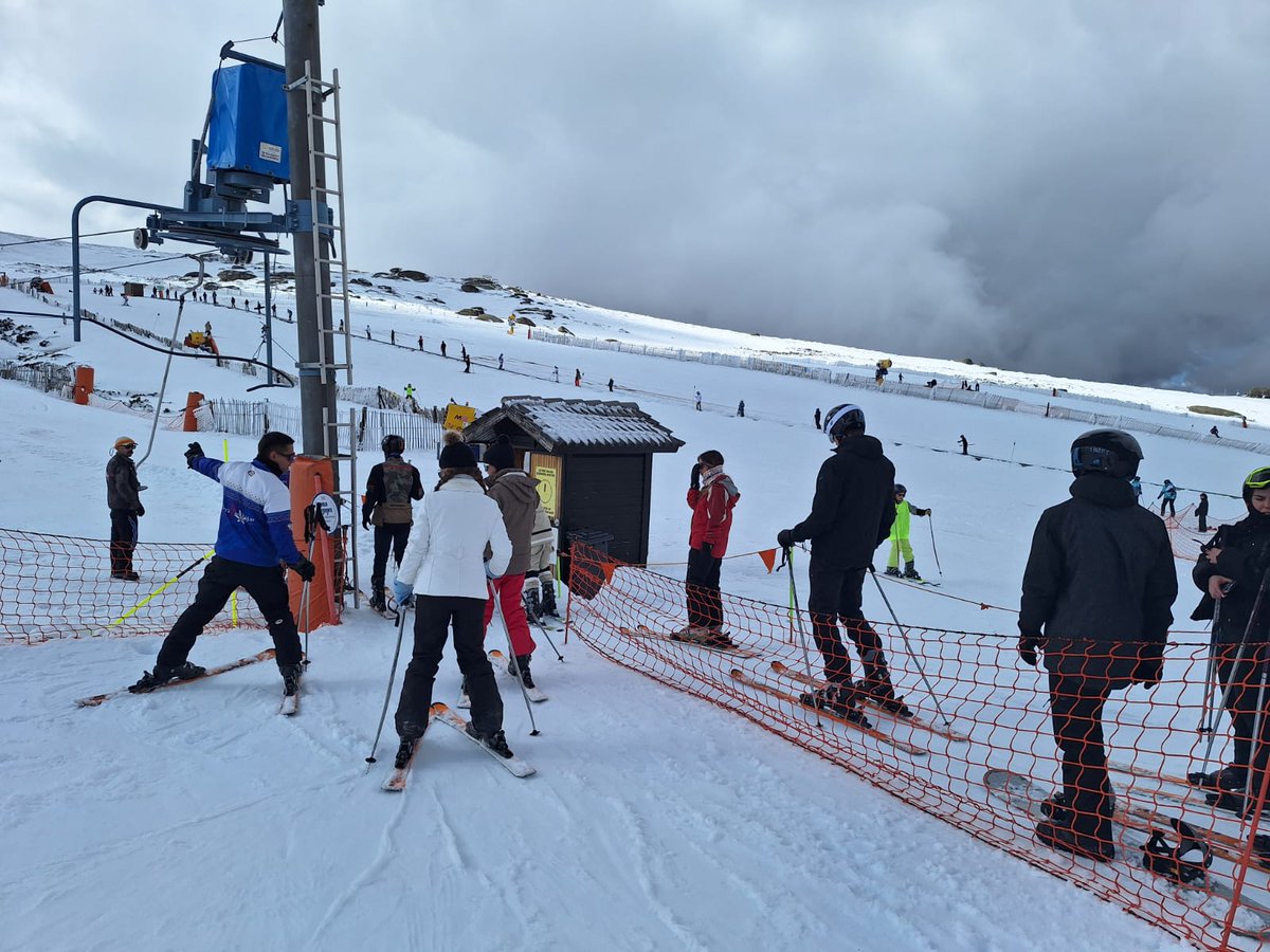 la_covatilla's tweet image. Días así en La Covatilla se disfrutan al máximo 😎❄️

Solazo ☀️, nieve para deslizar 🎿 y gente pasándolo en grande en pistas 🏔️🔥

Risas, bajadas y buen ambiente… así da gusto esquiar ⛷️🙌

#LaCovatilla #SierraDeBejar #Esqui #Nieve #SnowDay