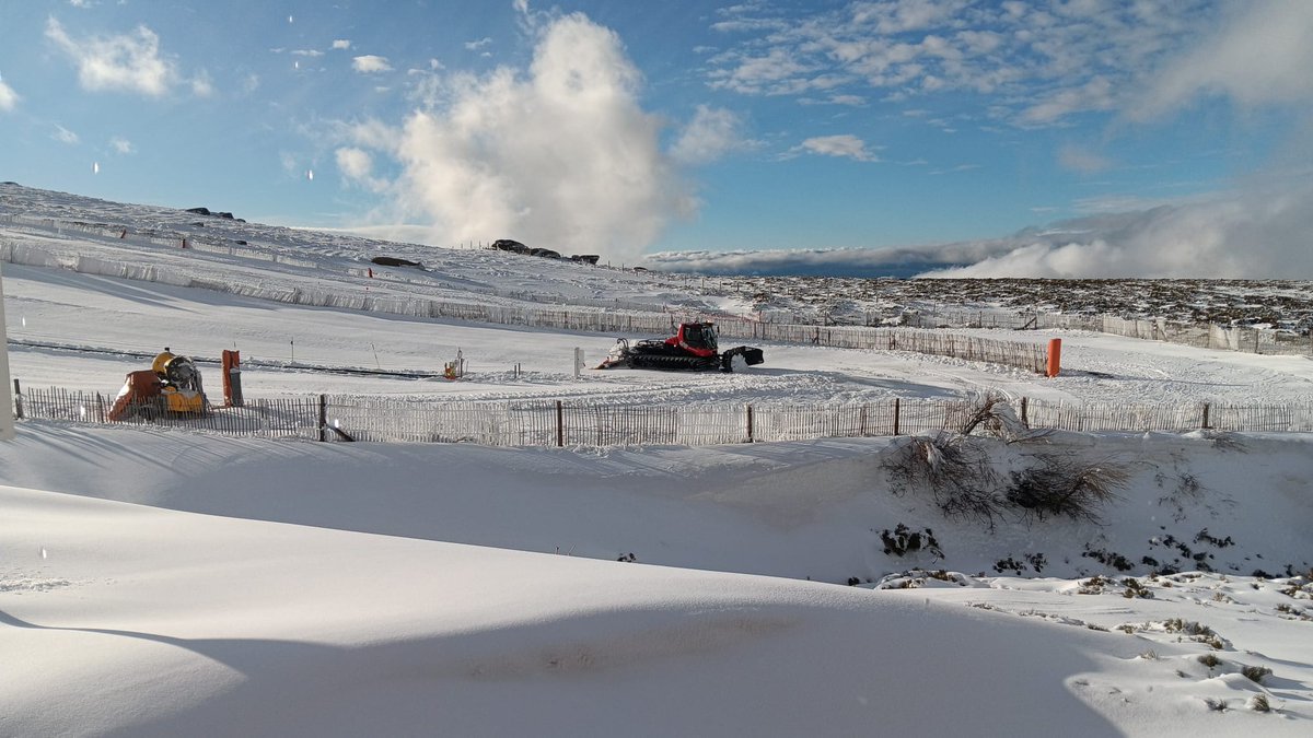 la_covatilla's tweet image. Días así en La Covatilla se disfrutan al máximo 😎❄️

Solazo ☀️, nieve para deslizar 🎿 y gente pasándolo en grande en pistas 🏔️🔥

Risas, bajadas y buen ambiente… así da gusto esquiar ⛷️🙌

#LaCovatilla #SierraDeBejar #Esqui #Nieve #SnowDay