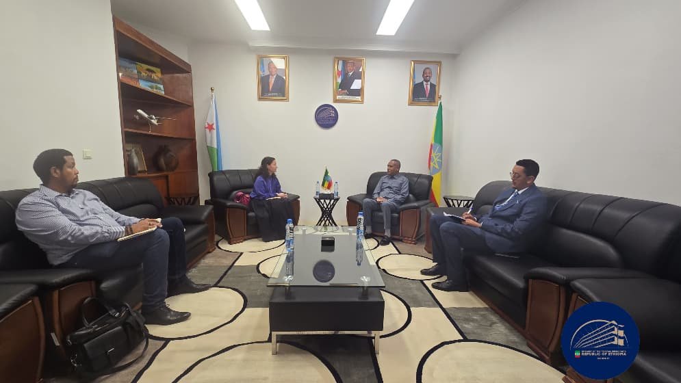 ETEmbassyJIB's tweet photo. H.E. Amb. Legesse Tulu (PhD) met with Ms. Tanja Pacifico, IOM Chief of Mission to Djibouti. In their discussions, they reaffirmed a shared commitment to strengthening support for 🇪🇹 migrants and enhancing conditions for their safe, orderly, and voluntary return. @DjiboutiIom https://t.co/uxwTiuHtH7