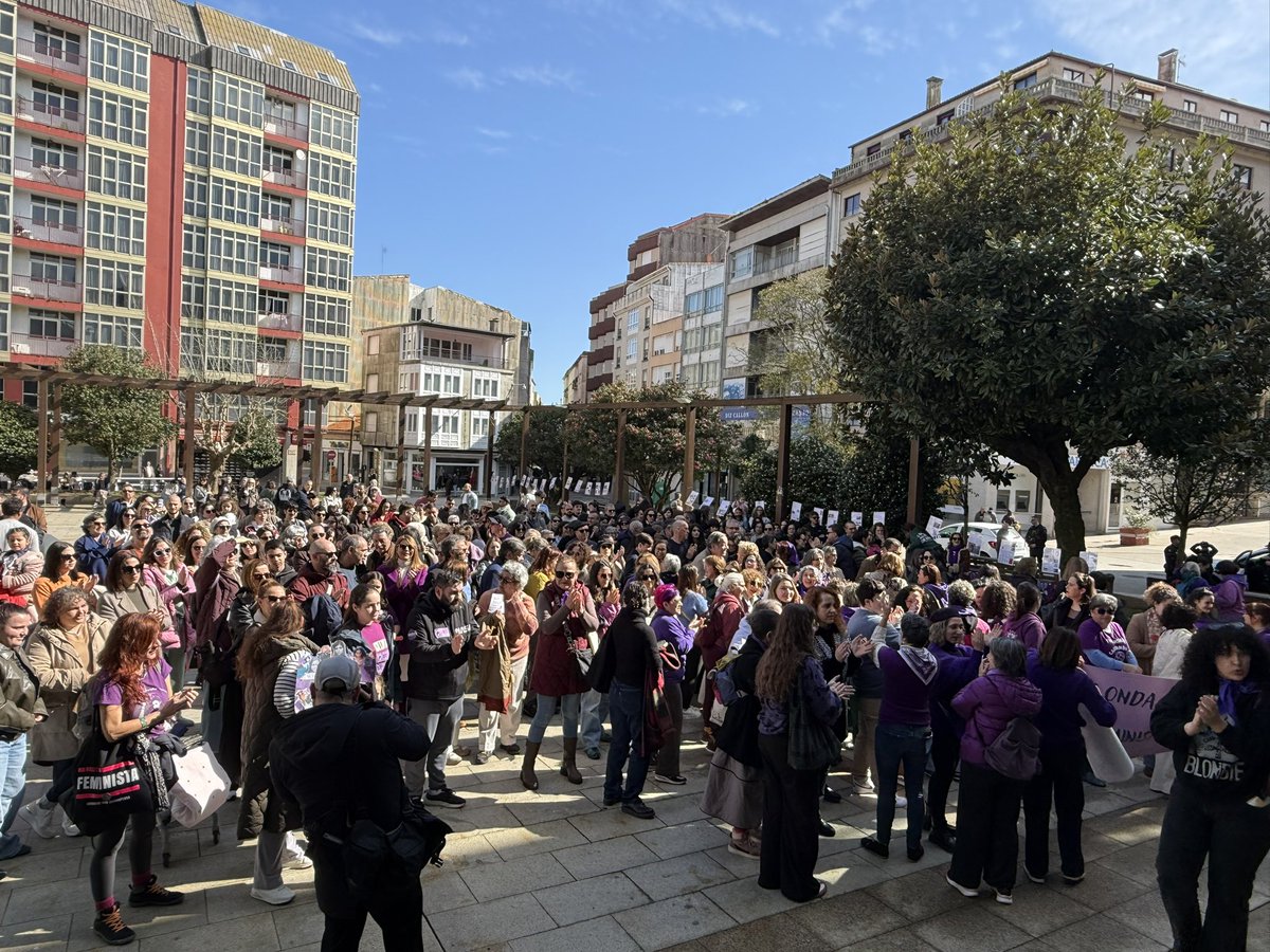 bngboiro's tweet photo. Hoxe estivemos en Ribeira acompañando á #MarchaMundialDasMulleres da #Barbanza na concentración polo #8M #DiaDaMulher https://t.co/iM363ncemC