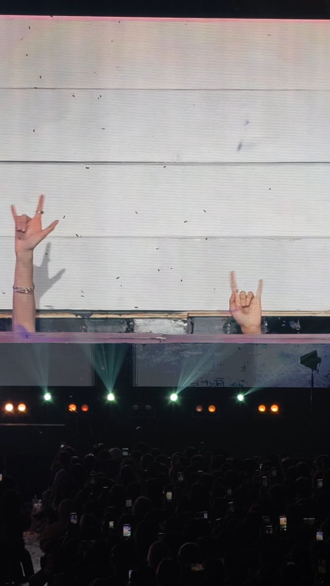 รักเอมี่บอนนี่นะ