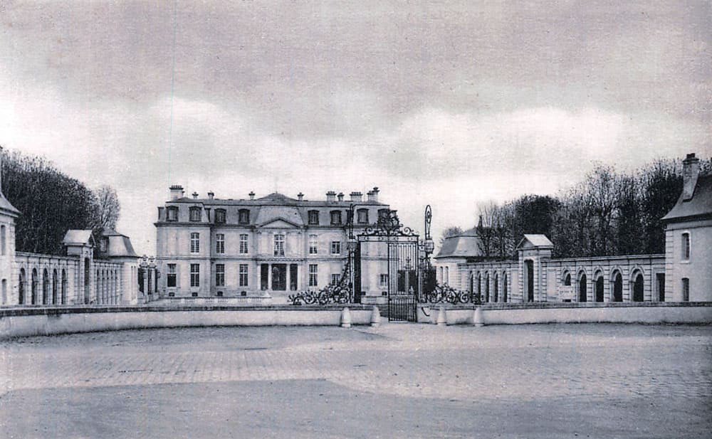 Jetons-monnaie -  Champs-sur-Marne - 77420 - Seine-et-Marne collectiondemonnaie.net/necessites/c/c… via <a href="/monnaie_de/">Collection de monnaie</a> jeton bon pour une portion de 10 centimes du Château de Champs.