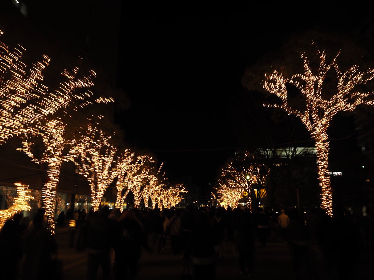 so_tai1116's tweet photo. 初ハロアリ2日間楽しかった
ほとんど初見のアーティストやけど生で聞きたかった曲も聞けて満足✨
今日は途中SPYAIRで抜けて昂ってたけどドロスの閃光で熱唱して優勝🏆
〆ダントツ決めて明日から日常が…😇
#HelloArena
#Alexandros https://t.co/bvBxeVwCEe