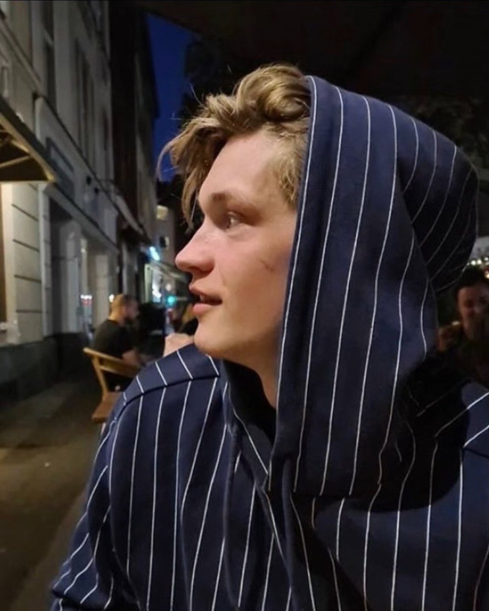 The more I read ITDB, the more Nick drives me insane… everything he does for Fiona… if Damian gives us those scenes with that look in his eyes, I’m done 🫠
#intothedeepblue