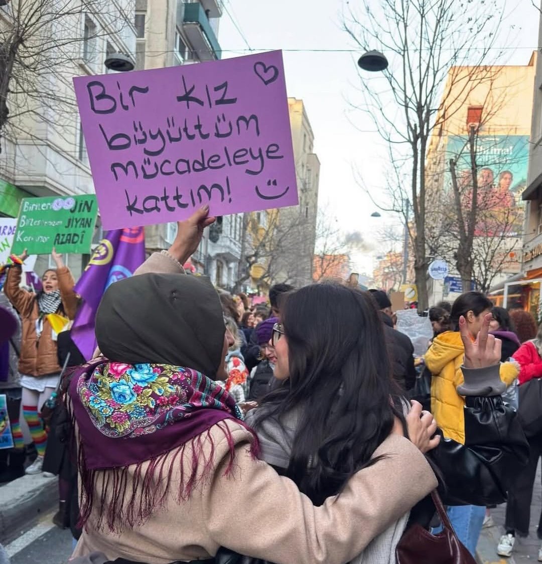 biidirenistir's tweet photo. anneden kıza kader değil DİRENİŞ kalacak https://t.co/oUuyQ2SCDR