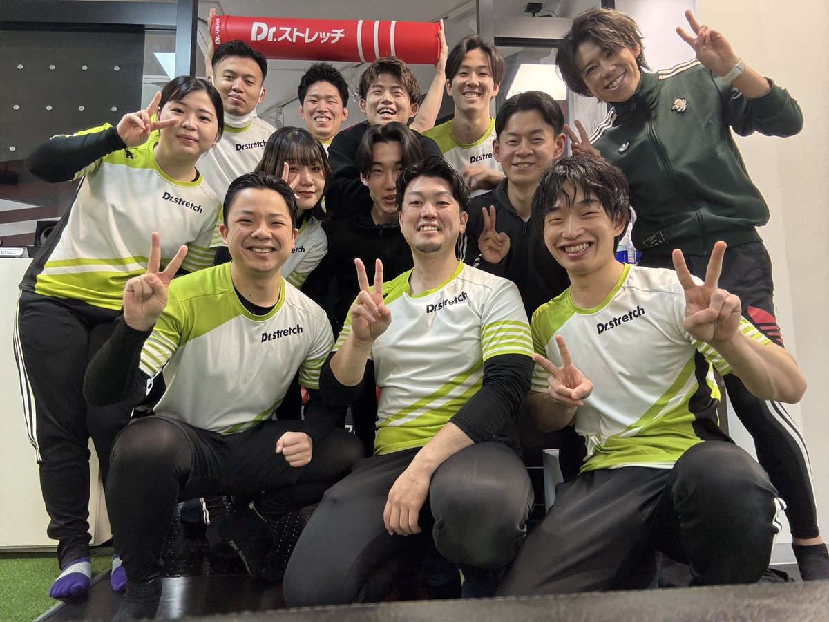 Ds_1yuta5's tweet photo. お疲れ様です！

今日はくずはモール店の北野店長がせんちゅうパルにて朝礼してくれました✨

ドクスト大ベテランマスタートレーナーの技術、ストレッチへの考え方教えていただきました🔥

またお店来てください😆

#ドクターストレッチ
#せんちゅうパル https://t.co/IILiFsaJse