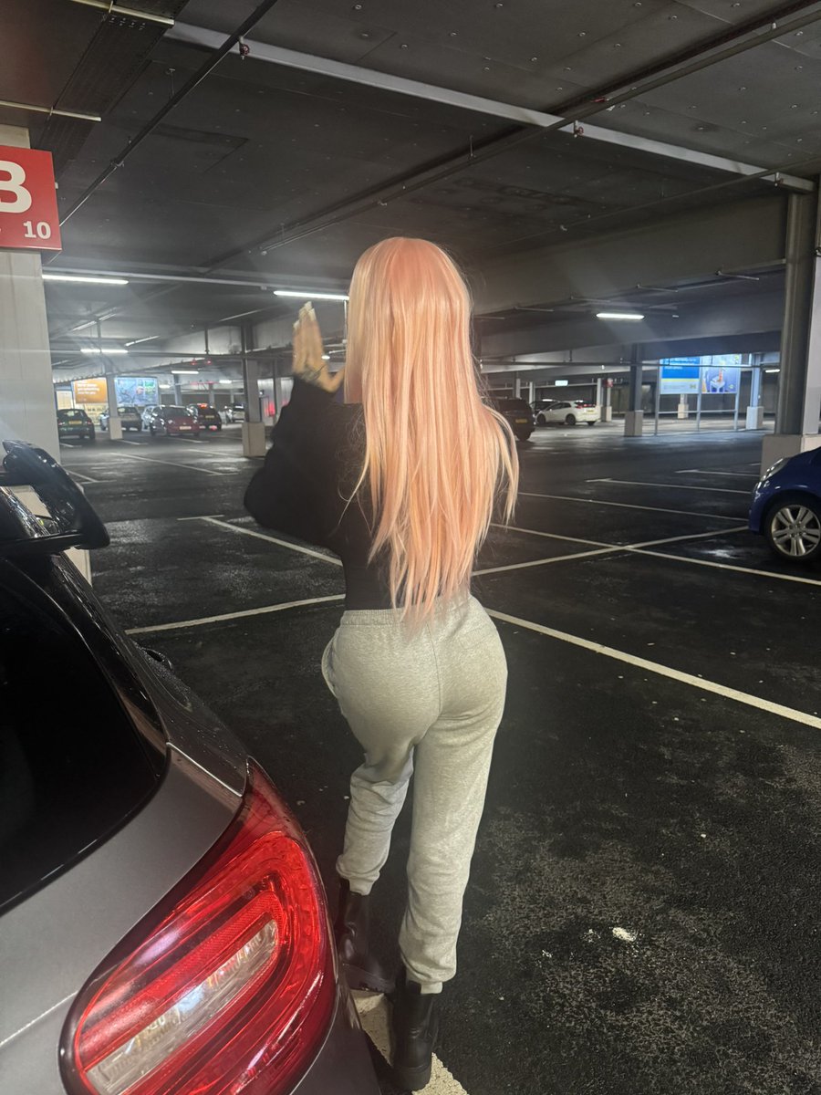 leicontent's tweet photo. Would you bend me over here?😻 because I would let you x https://t.co/hGdhS9qE0k