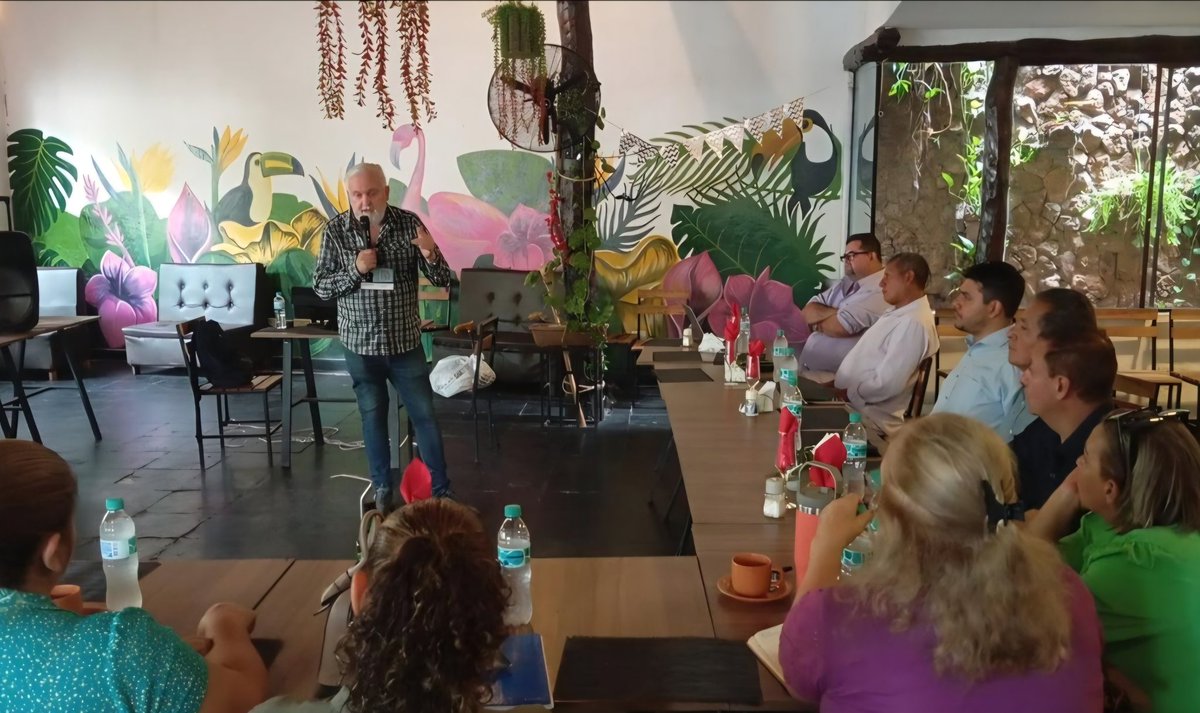 Presentación de Ettios Blockchain para inversores en Paraguay 
<a href="/adriansirio/">Adrian Sirio</a>