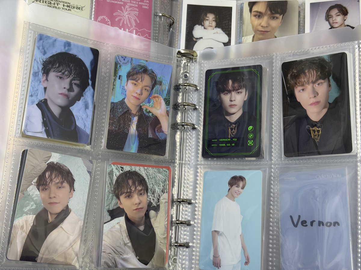 지난 주에 봉사활동 온 아가 논프가 “저! 이번 콘 드디어 가요!(꺄악)” 소리 높여 외치는 덕분에 (아니… 아가라서 그런가 병아리가 삐약삐약거리는 것처럼 너무 귀여웠쟈나…🐣🐥)

막콘에서 만날 아가 논프를 위해 오늘 집 청소 하는 김에- 야금야금 논프 바인더를 채워가는 중.