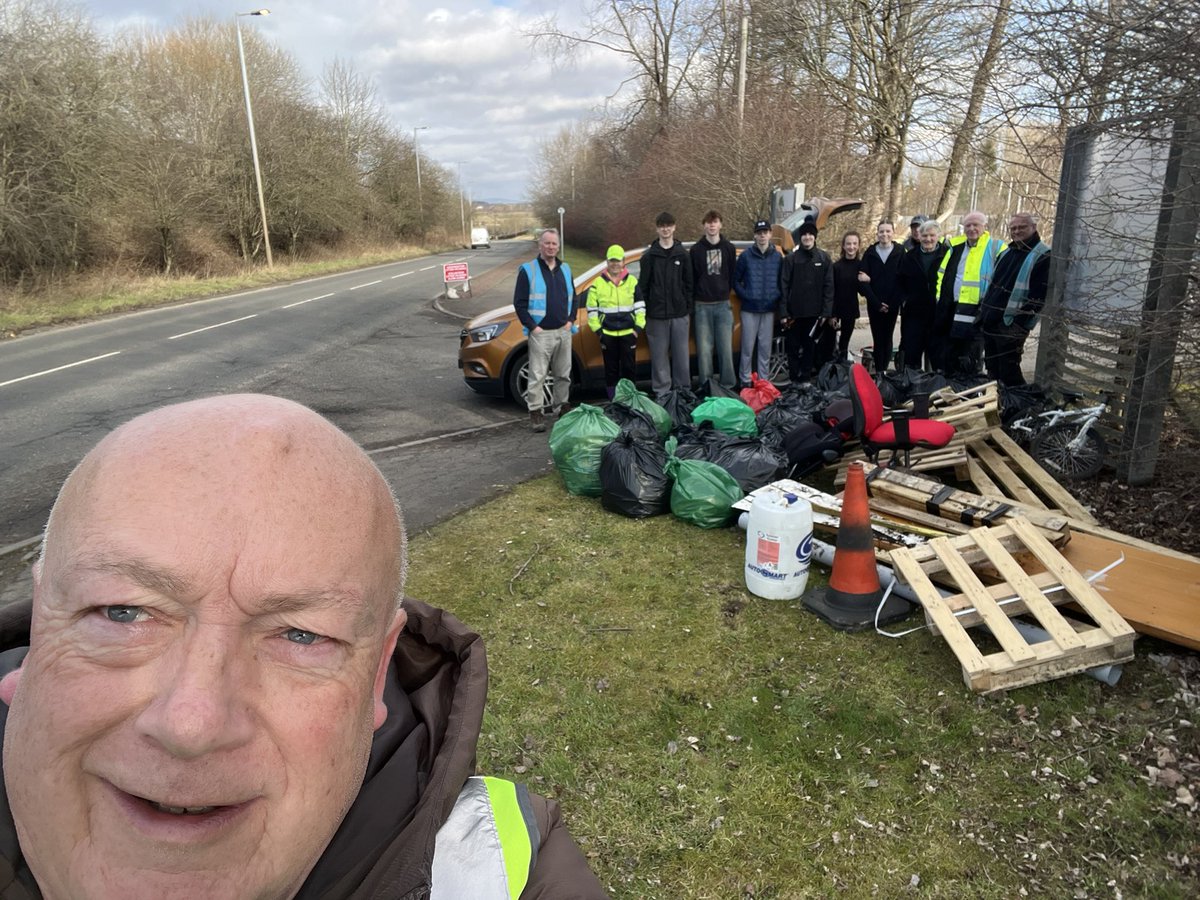 uddlitterpick's tweet image. Group pick 8/3

Aitkenhead rd  one hour 
22 bags plus loads of flytipping from the undergrowth. 
Fantastic turnout with great weather. 
Thanks to NLC for pick up today

#makingadifference

#civicpride