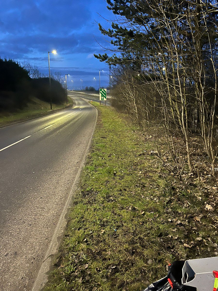 uddlitterpick's tweet image. Early Sunday by Karen -
Bellzie hill roundabout 
All slip roads picked plus the middle
3 bags 
Fallside road vegitation clear up
1 full bag
1 bag on adopted rd ( new Edinburgh rd)
1 community bag changed
Thanks NLC for pick up

#makingadifference

#civicpride