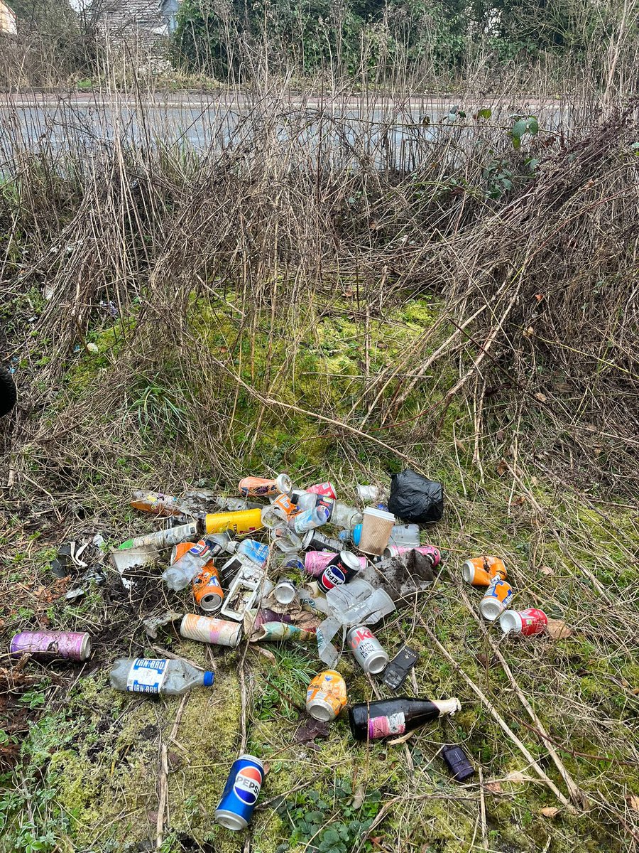 uddlitterpick's tweet image. Early Sunday by Karen -
Bellzie hill roundabout 
All slip roads picked plus the middle
3 bags 
Fallside road vegitation clear up
1 full bag
1 bag on adopted rd ( new Edinburgh rd)
1 community bag changed
Thanks NLC for pick up

#makingadifference

#civicpride
