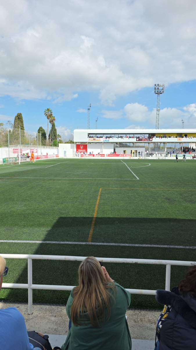 90+6⏱️ | 1-1 | FINAL del encuentro en el San Juan Bosco, empate a uno ante el Utrera en la visita a tierras mostachonas 

¡ A SEGUIR ! 

Saldrá el sol, si que saldrá 🤞
 #UtreraCordobaB 🤍💚