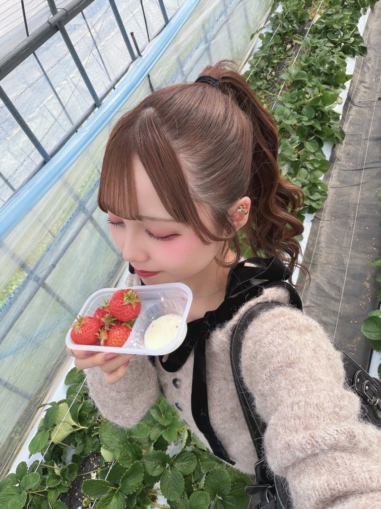なーこはといちご狩り行ってきた🍓⟡.· いちご食べすぎていちごになり