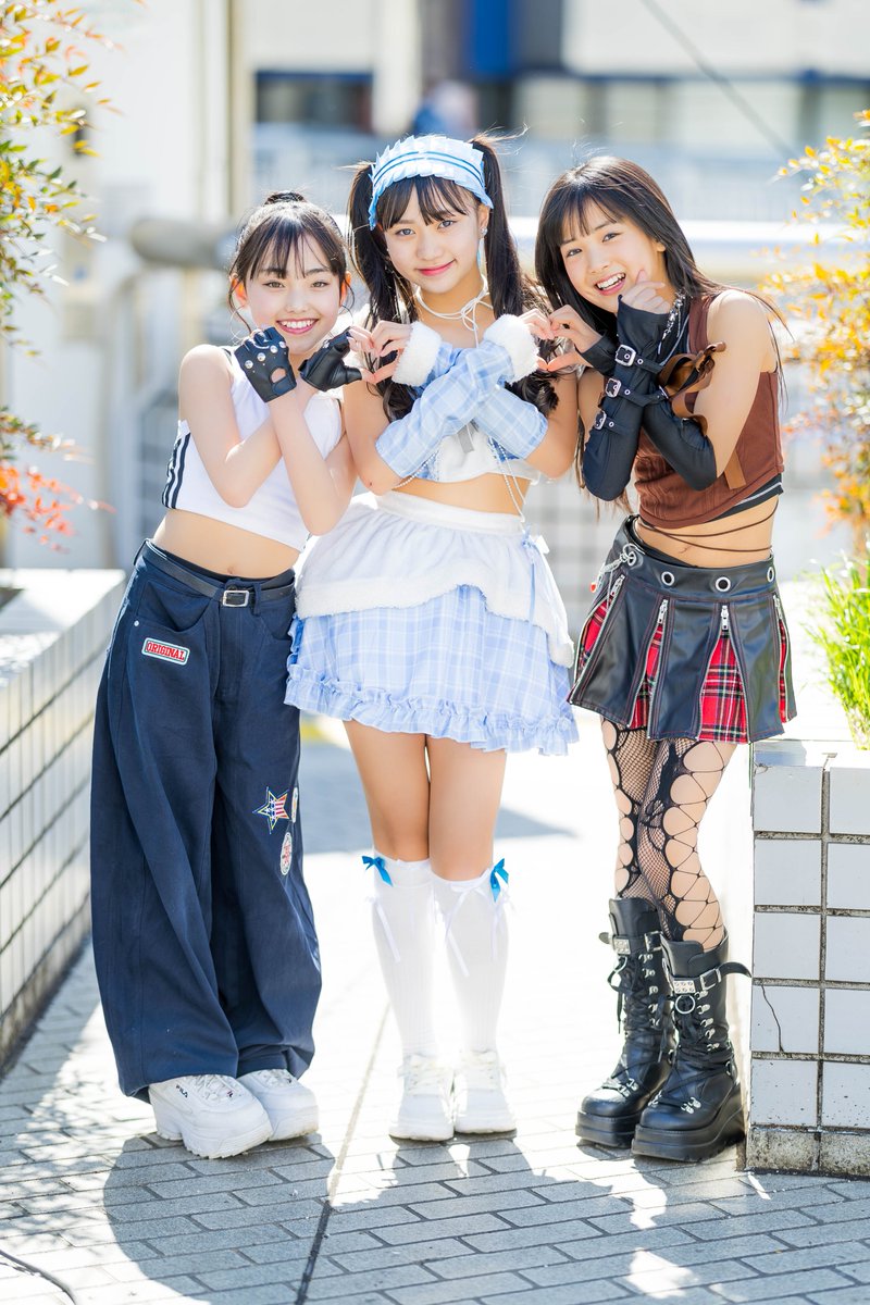 YuyukeX's tweet image. 20260307 Thank you people☆STREET in はと広場

RAD SUPERIORS SARAちゃん
　　　　　　　  ANJUちゃん
Sakura Bloom Superiors namiちゃん

秒撮の時間が余ったので三人で

タイマーストップ無しの残り20秒、急にお願いしてこの並び、このポージングできるのってスゴイ

#SARA　
#ANJU 
#nami
