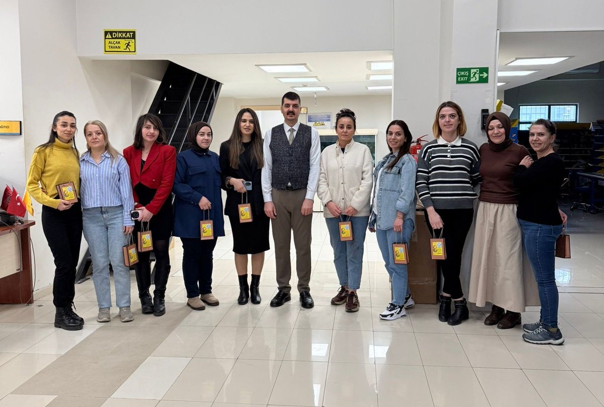 UgurSolak34's tweet image. Bizler üzerinde emeği çok olan başta #Annelerimiz olmak üzere iş kolumuzda bulunan tüm Emekçi Kadın arkadaşlarımızın 8 Mart Dünya Emekçi Kadınlar Günü kutlu olsun.
İyiki varsınız 👏👏👏
#TRT #PTT #RTÜK #BTK #CİB
#GüvenHaberSen
#BirleşikKamuİş
#8Mart
#kadinlargunu