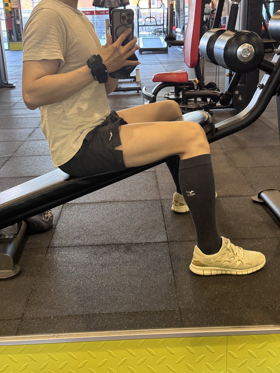 mansoccersock's tweet photo. 棒球襪看起來就棒球員滿身大汗的汗臭
棉質比較舒服

#棒球襪 
#longsocks https://t.co/w9bxdOcWQT